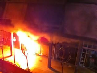 Φωτογραφία για Φωτιά σε κατάστημα και σε όχημα στο Αγρίνιο