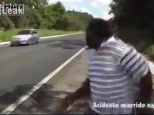 Φωτογραφία για Τροχαίο διακόπτει ρεπορτάζ στον δρόμο [video]