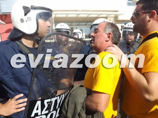 Φωτογραφία για Εύβοια : ΜΑΤ εναντίον εργαζομένων - Ξύλο και δακρυγόνα στο Διοικητήριο της Νομαρχίας!