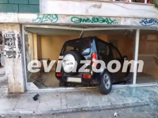 Φωτογραφία για Εύβοια: Αυτοκίνητο μπούκαρε σε κατάστημα! ΦΩΤΟ & ΒΙΝΤΕΟ