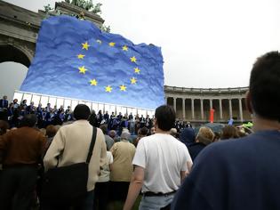 Φωτογραφία για Οι κυβερνήσεις όλης της ΕΕ ρημάζουν τα εισοδήματα των λαών