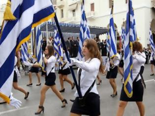Φωτογραφία για Κρήτη: Ρατσιστικό κρούσμα με φόντο την παρέλαση της 28ης - Αντιδράσεις για την αριστούχο από την Αλβανία που θα κρατήσει την ελληνική σημαία