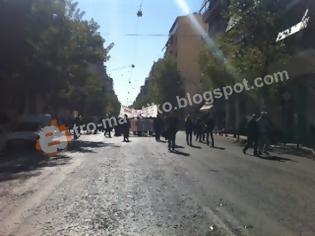 Φωτογραφία για ΣΥΜΒΑΙΝΕΙ ΤΩΡΑ: Αντιφασιστική πορεία στο κέντρο της Αθήνας [photos+video]