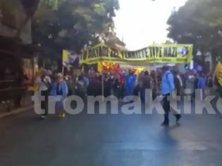 Φωτογραφία για ΣΥΜΒΑΝΕΙ ΤΩΡΑ: Προς τα γραφεία της Χρυσής Αυγής η αντιφασιστική πορεία [video]