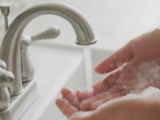 Φωτογραφία για Υγεία: Το πλύσιμο των χεριών μας κάνει πιο ευτυχισμένους