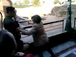 Φωτογραφία για To αστυνομοκρατούμενο κράτος Σαμαρά-Βενιζέλου, ''δέρνει''ακόμα και Βουλευτές! [Video]