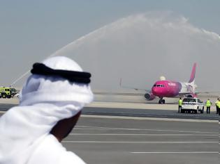 Φωτογραφία για Ντουμπάι: Προσγειώθηκαν οι πρώτοι επιβάτες στο μεγαλύτερο αεροδρόμιο του κόσμου
