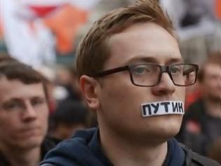 Φωτογραφία για Χιλιάδες Ρώσοι διαδήλωσαν στη Μόσχα κατά του Πούτιν