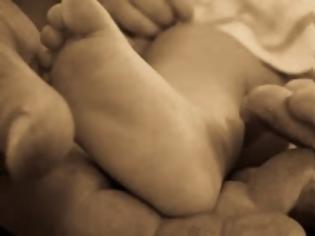 Φωτογραφία για Πάτρα: Θρίλερ με βρέφος που δηλώθηκε νεκρό - Στο φέρετρο υπήρχε άγνωστο μωρό!