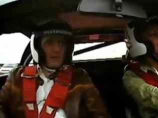 Φωτογραφία για Γυναίκα οδηγεί Ferrari. Απλά... καταστροφή! [Video]