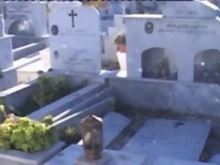 Φωτογραφία για Iστορία βγαλέμη απο θρίλερ σε κοιμητήριο της Πάφου - Μοναχές και Ηγουμένη ξέθαψαν γυναίκα γιατί την θεωρούν... Αγία