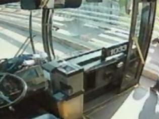 Φωτογραφία για ΗΠΑ: Οδηγός λεωφορείου σώζει γυναίκα λίγο πριν αυτοκτονήσει