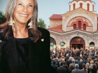 Φωτογραφία για Το ύστατο «αντίο» στην Αννα Μπόμπολα - Οικογένεια, φίλοι και πολιτικοί στην κηδεία της συζύγου του μεγαλοεκδότη