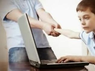 Φωτογραφία για Ποια τα συμπτώματα που έχει το παιδί, που πάσχει από εθισμό στο διαδίκτυο; Τι πρέπει να κάνετε για να το προφυλάξετε;