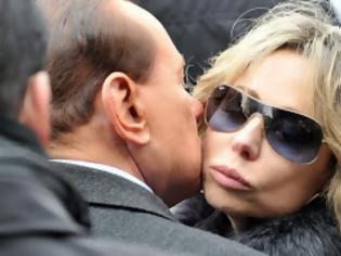 Φωτογραφία για Οι ψηφοφόροι του Μπερλουσκόνι θέλουν την κόρη του για πρωθυπουργό!