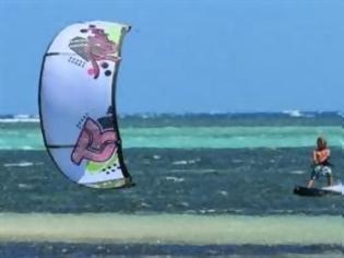 Φωτογραφία για Αίγιο: Περιπέτεια για δύο χειριστές kite surf