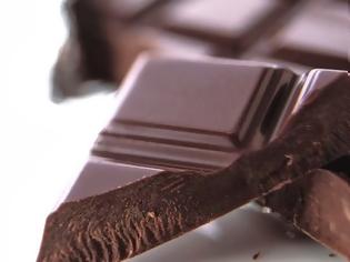 Φωτογραφία για Επιστημονικό παράδοξο: Τρώγοντας αρκετή σοκολάτα μπορούμε να διατηρήσουμε σιλουέτα