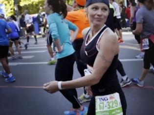 Φωτογραφία για Η Πάμελα Αντερσον έτρεξε στο Μαραθώνιο της Νέας Υόρκης