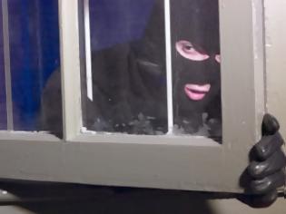 Φωτογραφία για Αιγιάλεια: Είχε κρύψει 22.000 ευρώ στο υπόγειο - Πατρινός κατήγγειλε διάρρηξη στο εξοχικό του