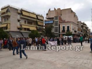 Φωτογραφία για Λαμία: Δυο ξεχωριστές συγκεντρώσεις - Λουκέτο και στην Περιφέρεια [video]