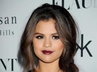 Φωτογραφία για Το φόρεμα της Selena Gomez έκλεψε την παράσταση!