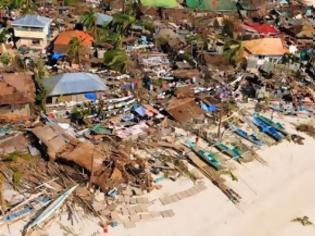 Φωτογραφία για Περισσότεροι από 1200 νεκροί από τον τυφώνα που σαρώνει τις Φιλιππίνες