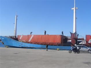 Φωτογραφία για 20.000 καλάσνικοφ μετέφερε το πλοίο που βρίσκεται στο λιμάνι της Ρόδου