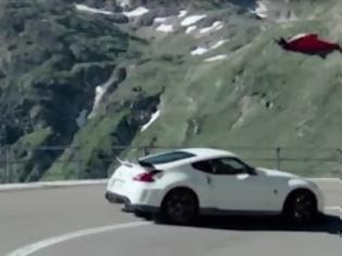 Φωτογραφία για Το Nissan 370Z Nismo εναντίον Wingsuit