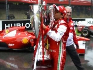 Φωτογραφία για H Ferrari τίμησε τον Μάσα με τρόπαιο 1,2 μέτρων