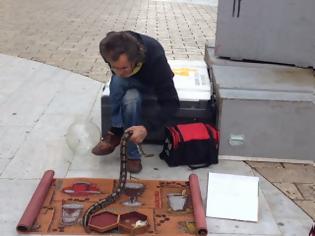 Φωτογραφία για Φωτογραφηθείτε με... φίδι στην Πλατεία Αριστοτέλους! (ΦΩΤΟ)