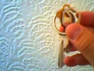 Φωτογραφία για Πρωτότυπο και Εργονομικό Κλειδί Εξώπορτας [video]