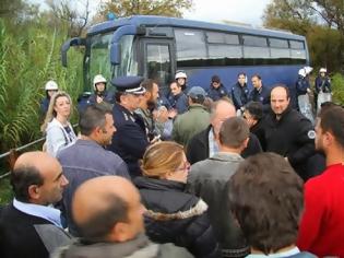 Φωτογραφία για Πόρισμα «φωτιά» από τον Συνήγορο του Πολίτη δικαιώνει τον αγώνα των κατοίκων της Ηλείας κατά της επαναλειτουργίας της παράνομης χωματερής στις Λίμνες