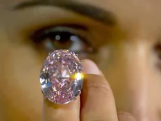 Φωτογραφία για Το σπάνιο διαμάντι «ροζ αστέρι» πωλήθηκε για 83 εκατ. δολάρια!