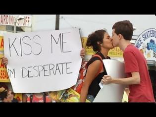 Φωτογραφία για Δείτε τι έκανε ο νεαρός Αμερικάνος για να μαζέψει… φιλιά! [video]