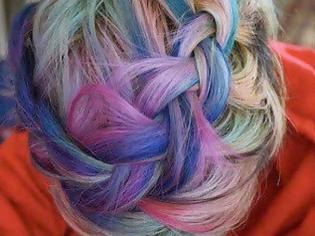 Φωτογραφία για Ήξερες ότι μπορείς να βάψεις τα μαλλιά σου στα χρώματα του ουράνιου τόξου;