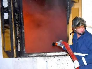 Φωτογραφία για Ναυπακτία: Έκαψε το σπίτι και κατέστρεψε το αμάξι για να μην τα κατασχέσουν