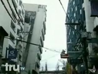 Φωτογραφία για VIDEO ΣΟΚ: Μια κατάρρευση πολυκατοικίας που κόβει την ανάσα