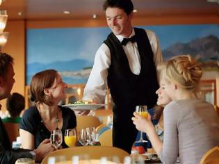 Φωτογραφία για Σε ποια χώρα πάνε οι Έλληνες για να δουλέψουν σερβιτόροι με 40 ευρώ;