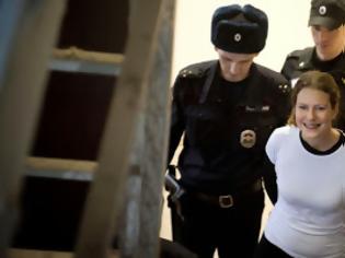Φωτογραφία για Ρωσία: Ελεύθερα με εγγύηση τέσσερα μέλη της Greenpeace