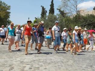 Φωτογραφία για Reuters: Ρεκόρ τουριστών το 2014 θα βοηθήσει την Ελλάδα να βγει από την ύφεση
