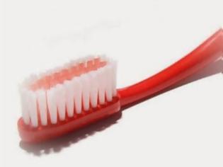 Φωτογραφία για Οι απίστευτες χρήσεις της οδοντόβουρτσας!