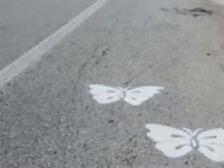Φωτογραφία για Λευκές πεταλούδες στη μνήμη νέων ανθρώπων...