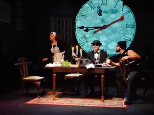 Φωτογραφία για Πάτρα: Τελευταίο 10ήμερα για την επιτυχημένη παράσταση του Ρεφενέ, Ο Μπίτερμαν και οι εμπρηστές - Τιμές εισιτηρίων