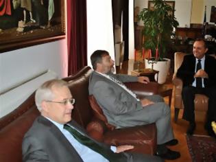 Φωτογραφία για Συνάντηση Θ. Καράογλου με τον Πρέσβη της Ομοσπονδιακής Δημοκρατίας της Γερμανίας στην Ελλάδα