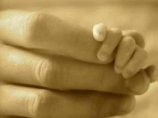 Φωτογραφία για ΣΥΓΚΙΝΗΤΙΚΟ VIDEO - Το νεογέννητο και η μάχη με τη ζωή!