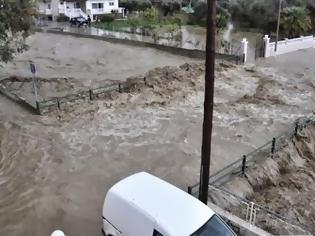 Φωτογραφία για Πνίγεται η Ρόδος - Ποτάμι παρέσυρε δύο εκπαιδευτικούς που αγνούνται!