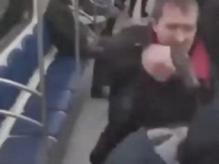 Φωτογραφία για Σοκ: Πυροβόλησαν άνδρα στο πρόσωπο μέσα στο μετρό της Μόσχας (video)