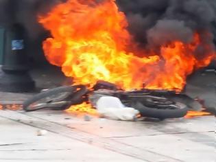 Φωτογραφία για Πάτρα: Πυρκαγιά σε συνεργείο αυτοκινήτων κατέστρεψε ολοσχερώς αυτοκίνητα και μηχανές!