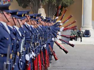 Φωτογραφία για Αλλάζουν πολλά στα όρια συνταξιοδότησης των ενστόλων - Πίνακες με τις αλλαγές