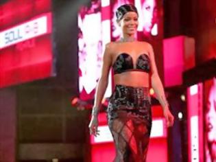 Φωτογραφία για Η σέξι εμφάνιση της Rihanna στα βραβεία «AMA» 2013